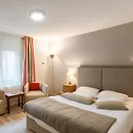 Archibald De Hotel *