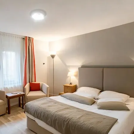 Archibald De Hotel *