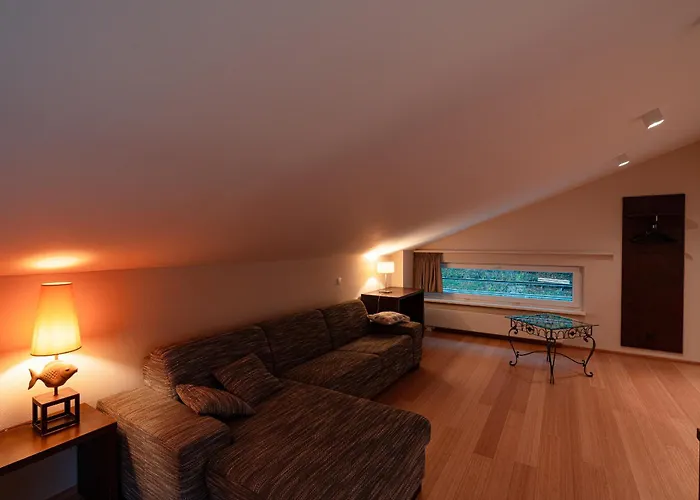 Archibald De Hotel *